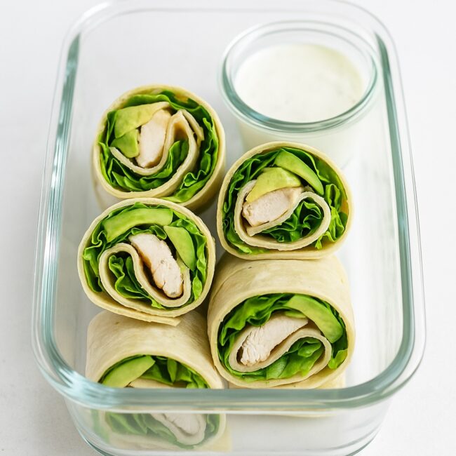 Wrap-Rollen in Glasdose mit Dip – vorbereitet zum Mitnehmen